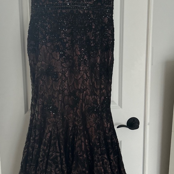 Mac Dougal Embellished Feather Cap Sleeve Illusion Neck Trumpet Gown - Picture 3 of 8